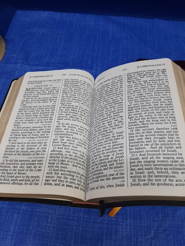 2 VERY NICE KING JAMES VERSION BIBLES RIVERSIDE & OXFORD RED LETTER GIANT PRINT - Picture 11 of 12