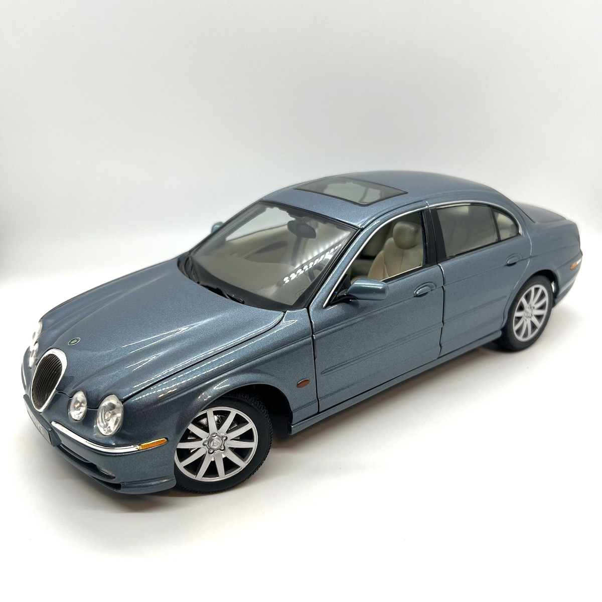 104-047 Cult 1/18 ジャガー S-Type Grey ✓ Maisto 1999 Jaguar S-Type 1:18 Scale Die Cast Collectors Car