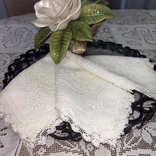 vintage hand embroidered doily/ Tablecloth,table topperWith 3 Napkins - Picture 5 of 7
