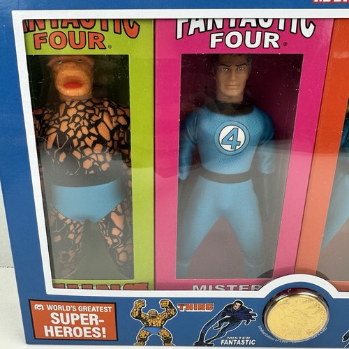 Figuras de acción Parques Disney 2024 Mego Marvel Fantastic Four 4 piezas 8" en mano - Imagen 4 de 9