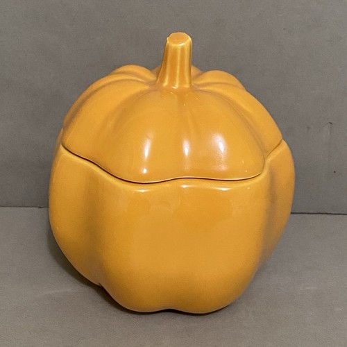 Crate & Barrel kleine orangefarbene Schüssel mit Deckel oder Suppenschüssel in Kürbisform - Bild 10 von 18