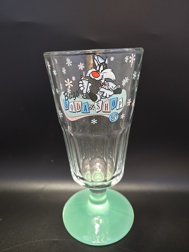 BUGS BUNNY LOONEY TUNES "Bugs' Soda Shop" Eis Soda Glas (1994) grüner Boden - Bild 1 von 8