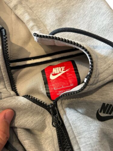 Nike Tech Fleece Men’s Hoodie Jumper Size S Grey Full Zip Logo Gym Run Sports - Picture 2 of 9