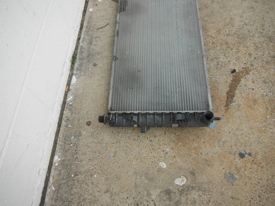 05-10 RADIADOR DE IONES SATURNO CHEVROLET COBALT PONTIAC G5 SIN FUGAS Foto 3 de 4