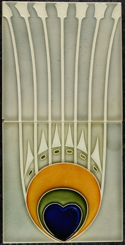Attractive Original Art Nouveau tile C 1900 NstG Grohn Peacock tail design - Picture 2 of 3