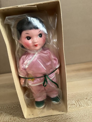 VINTAGE CHINESE GIRL DOLL ALL COMPOSITION EMBROIDERED SILK CLOTHING 6” DOLL - Picture 4 of 9