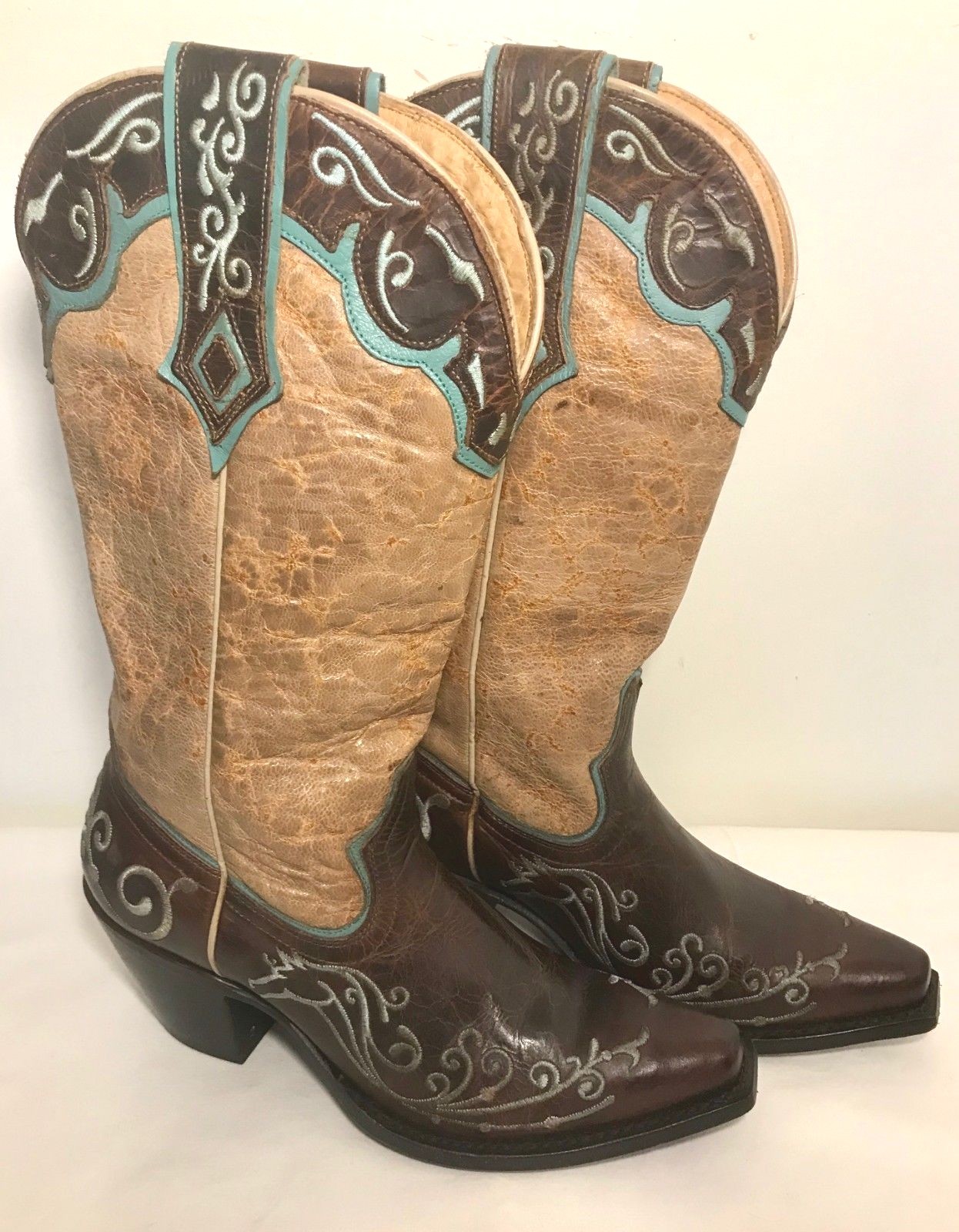 Sterling Río Bordado botas de vaquero para mujer 6 B con aspecto envejecido de Cuero Marrón Tostado Sterling Río Bordado botas de vaquero para mujer 6 B con aspecto envejecido de Cuero Marrón Tostado