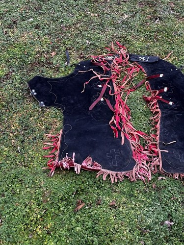 Rodeo Chaps in pelle personalizzata con frange - disegno floreale nero e rosso - Western Cow - Foto 13 di 13