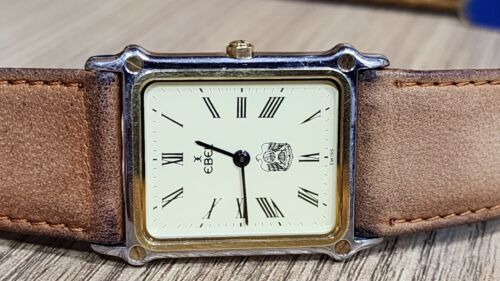 Raro Orologio Uomo Vintage Ebel UAE π¦πͺ LOGO Oro Quarzo Cal 81 Movimento - Foto 2 di 7