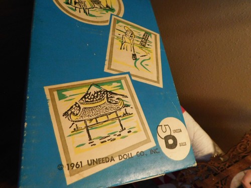 Bambola Uneeda 1961 + custodia di cartone vintage tacco alto TLC - Foto 3 di 13