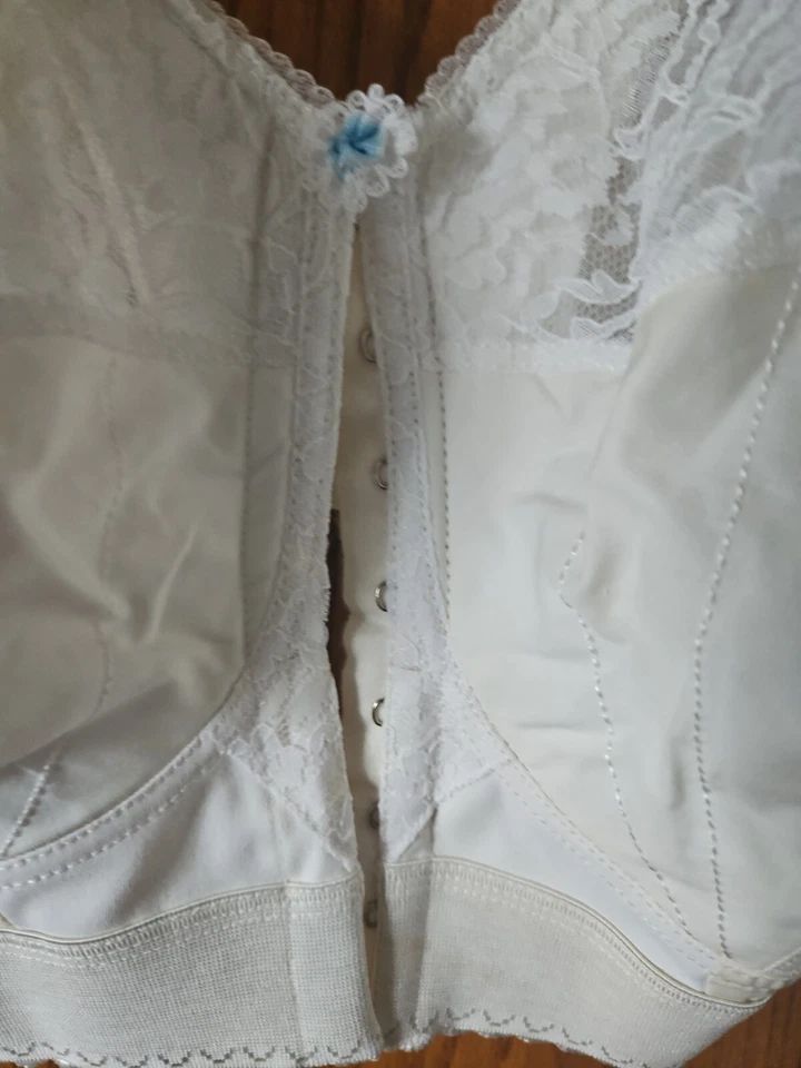 Conjunto de 2 sujetadores clásicos vintage para mujer Sears & Roebuck talla 44C color blanco  Foto 2 de 4