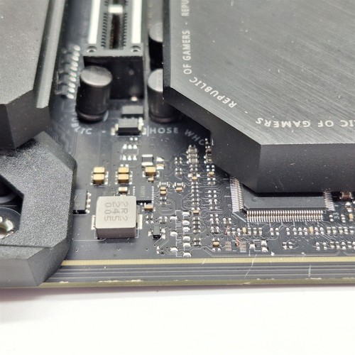 ASUS ROG Strix X670E-E Gaming AM5(LGA 1718) ATX Motherboard, DDR4 -NOT WORKING- - Photo 9/10