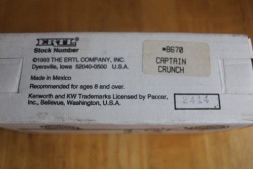 New Ertl #2414 Caption Crunch Truck/Bank Shiremanstown, Pa 1/30 scale (32) - Picture 4 of 8