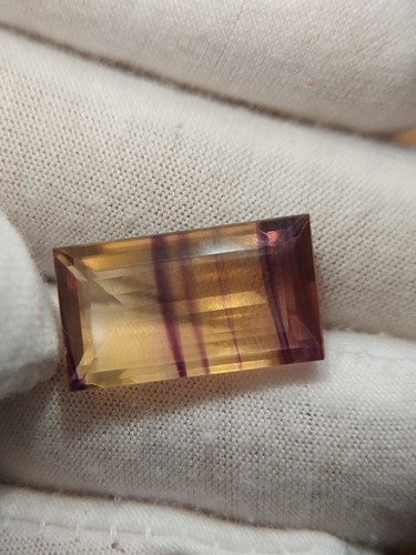 Brilliant bi color Fluorite gemstone - faceted natural Fluorspar 16.80 CTS - Picture 8 of 10