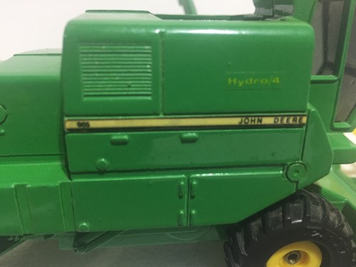 John Deere 985 Hydro 4 Combine con testa e cabina in grana funzionante scala 1/50 di Ertl - Foto 7 di 12