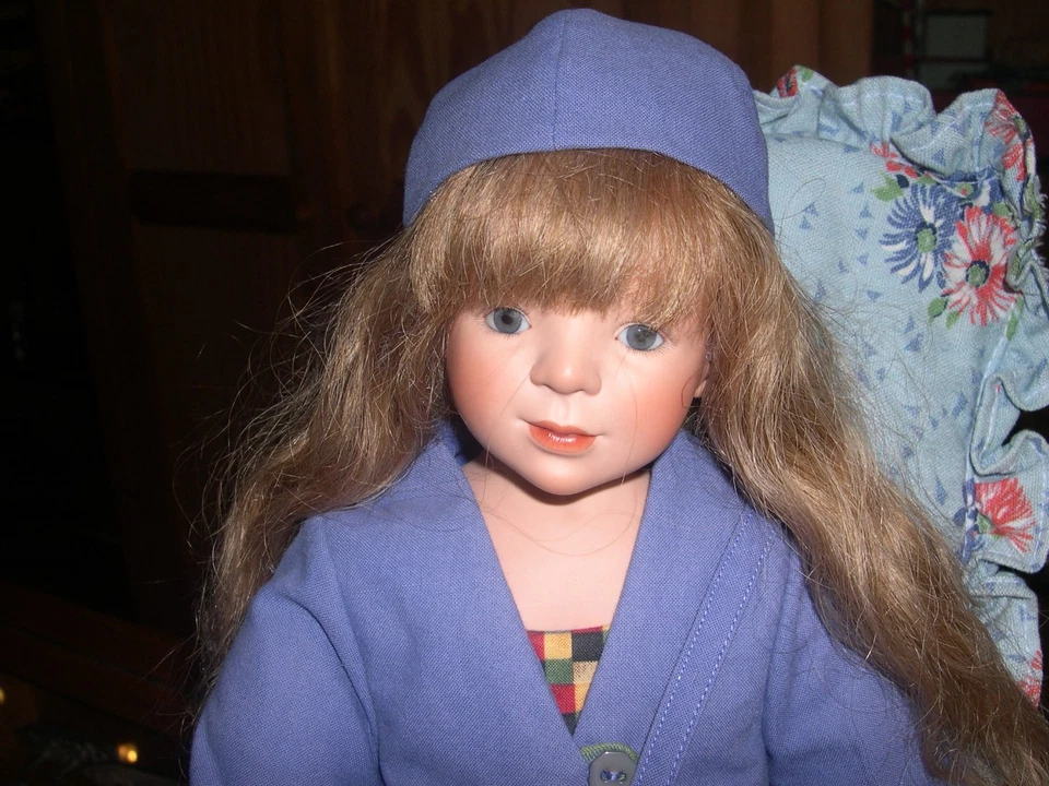 LYDIA poupée en PORCELAINE d artiste de GABY SCHLOTZ edition limitée - Photo 2/4