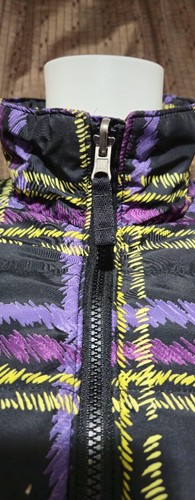 Chaqueta acolchada multicolor para mujer The North Face. 3 bolsillos y broches de presión para guantes - Imagen 19 de 24