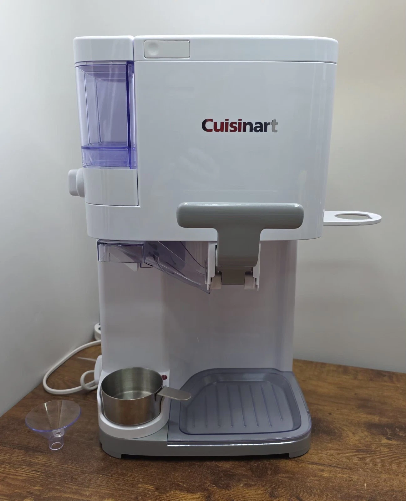 Cuisinart Soft Serve Ice Cream Maker 1.42L Topping Dispenser Keep Warm Plate VGC
Opens in a new wind