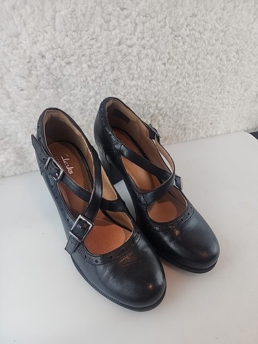 Clarks CIERA DUSK Black Wing Tip Heels, Size 6