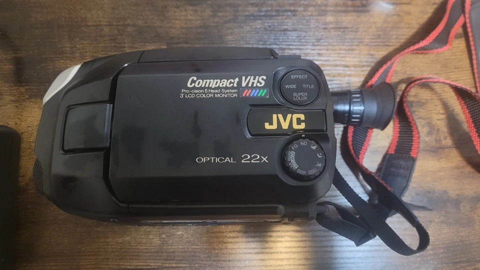 Видеокамера видеокамера JVC GR-AXM100U VHS Handycam с зарядным устройством (непроверенная) - Изображение 2 из 4