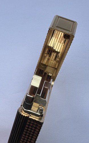 Retail Condition Dupont Gold ‘Hobnail‘ Table Lighter - Fully Overhauled - Picture 8 of 13