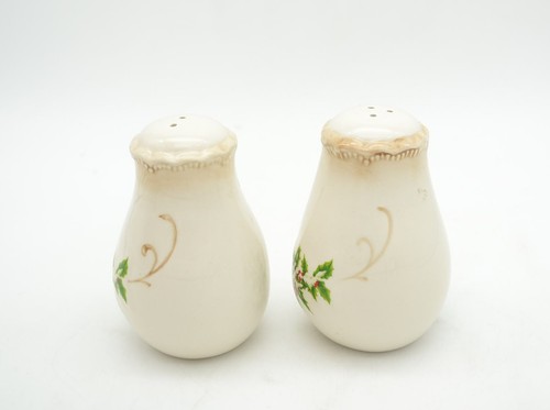 Vintage Holly Berry Ceramic Salt Pepper Shakers Set Cream Floral Design Used - Picture 2 of 7