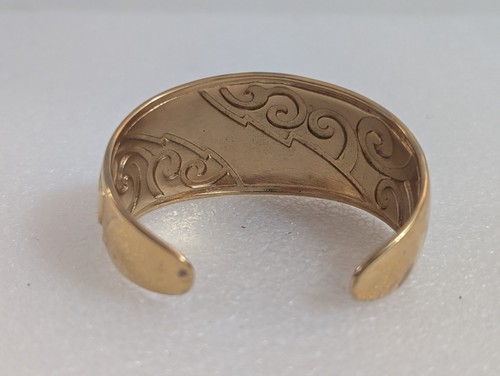 Vtg Gold Tone Swirl Spiral Cream Beige Enamel Accent Cuff Bracelet - Picture 4 of 7