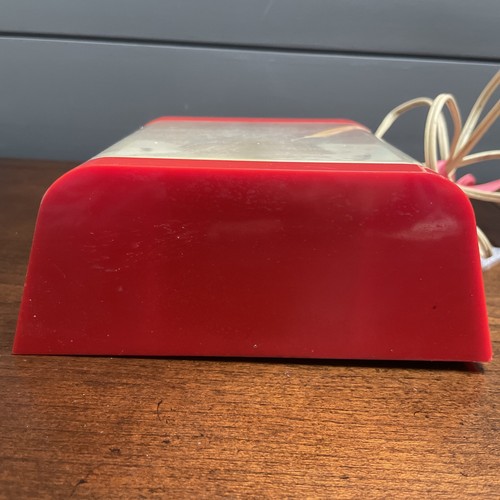 VINTAGE WORKING ELECTRIC CLOCK POST WWII CHERRY RED PLASTIC model 2H31 - Picture 7 of 7