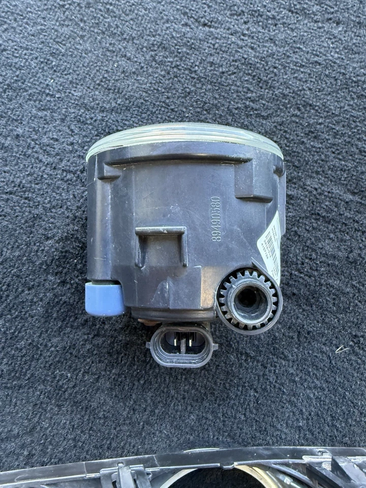 Luz antiniebla lateral derecha Infiniti M37S 2011-2013 con conjunto de rejilla bisel OEM Foto 4 de 4