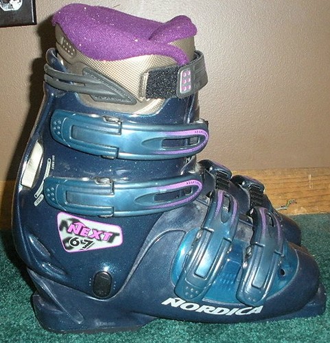 #4 NORDICA, NEXT DOWNHILL SKI BOOTS, WOMENS 7.5, MENS 6, MONDO 24 #4 NORDICA, NEXT DOWNHILL SKI BOOTS, WOMENS 7.5, MENS 6, MONDO 24