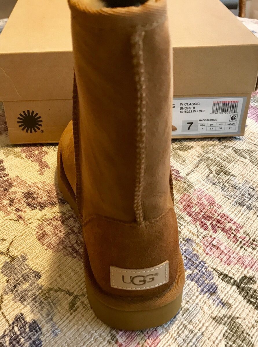 NEW UGG Womens Classic Short II 1016223 Boots, CHESNUT SIZE 7 NIB