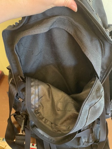 Vintage CAMP TRAILS BACKPACK INTERNAL FRAME HIKING CAMPING TRAVEL TRAIL BLACK - Picture 8 of 9
