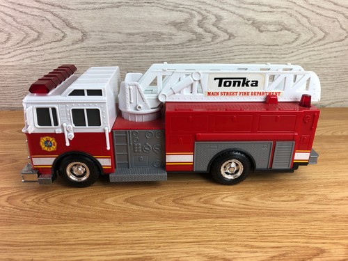 2010 Hasbro Tonka Main Street Fire Department Truck  - Afbeelding 1 van 11