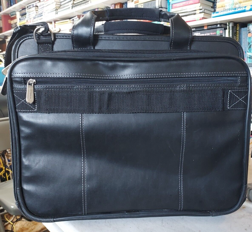 Estuche universal de carga superior Targus KOS400 15 cuero sintético Koskin B-2 - Imagen 9 de 13