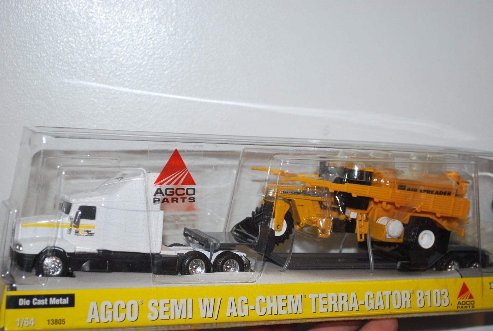 1 64 Ag Chem 8103 Terra Gator Acarreo en Semi por Ertl, Nuevo en Paquete 1 64 Ag Chem 8103 Terra Gator Acarreo en Semi por Ertl, Nuevo en Paquete