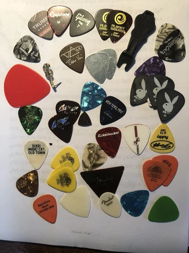 40 Collectsble Guitar Picks