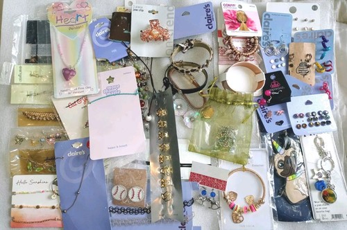 Konvolut Neu Teenager/Mädchen Schmuck Halsketten Ohrringe Armbänder Haarschmuck usw. - Bild 1 von 7