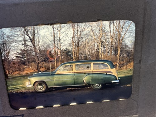 1951 2 ORIGINAL GLASS 35mm slide 1951 Chevrolet Styleline Deluxe Woodie Wagon - Picture 3 of 5