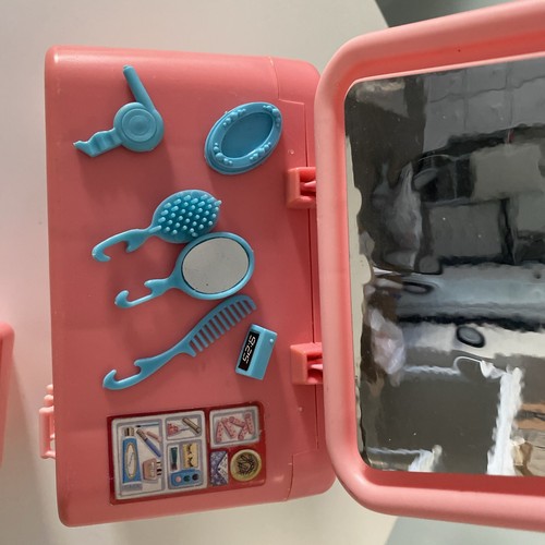 Vintage Barbie Dream House Furniture 1970s 3 Drawer Vanity W/accessories, Stool - Picture 2 of 7