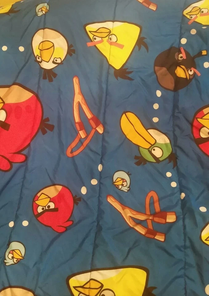 Edredón doble Angry Birds 80"×58" azul reversible Foto 2 de 4