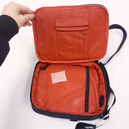 Tumi Accessory Tote 5133 Crossbody lightweight fabric 6.5"x 8.5"x 2.5" black - Picture 15 of 19