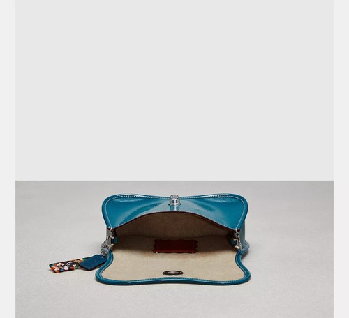 Neu mit Etikett Coach wellige schicke Tasche aus Crinkle-Lack Coachtopia-Leder CQ056 - Bild 44 von 59