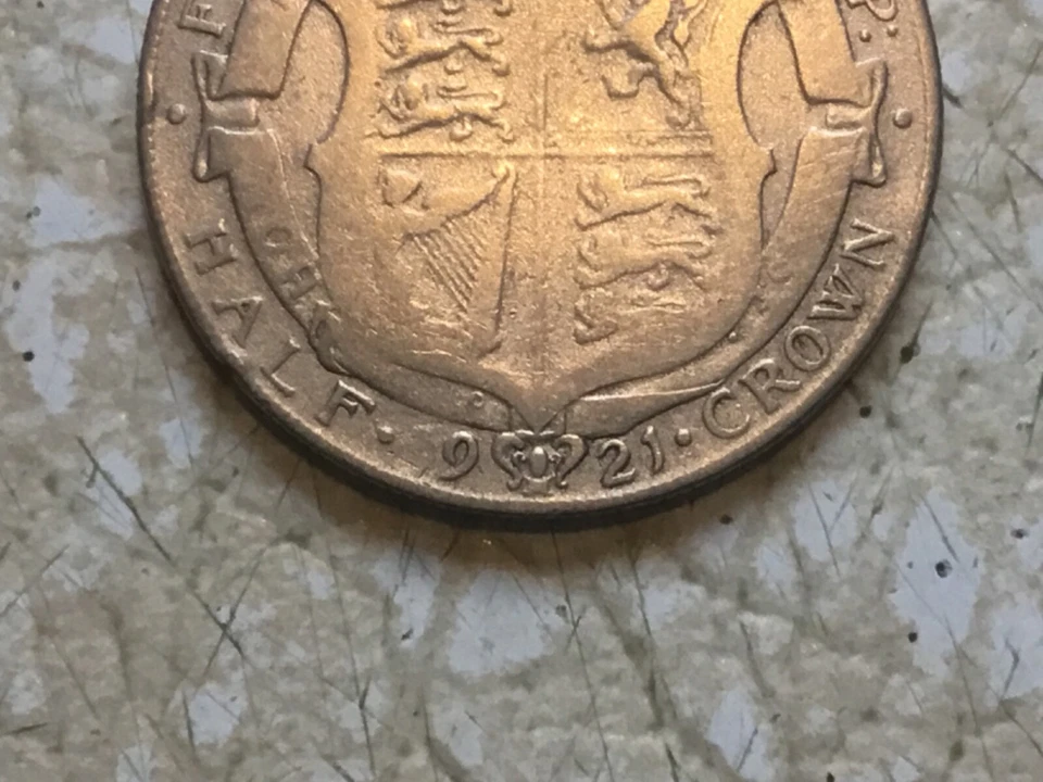 RARO ERROR 1921/921 Media Corona Británica INCREÍBLE ASTILLA Moneda Gran Bretaña Foto 4 de 4