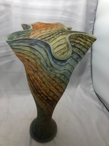 Vintage Ventian Glass Vase - Picture 8 of 10