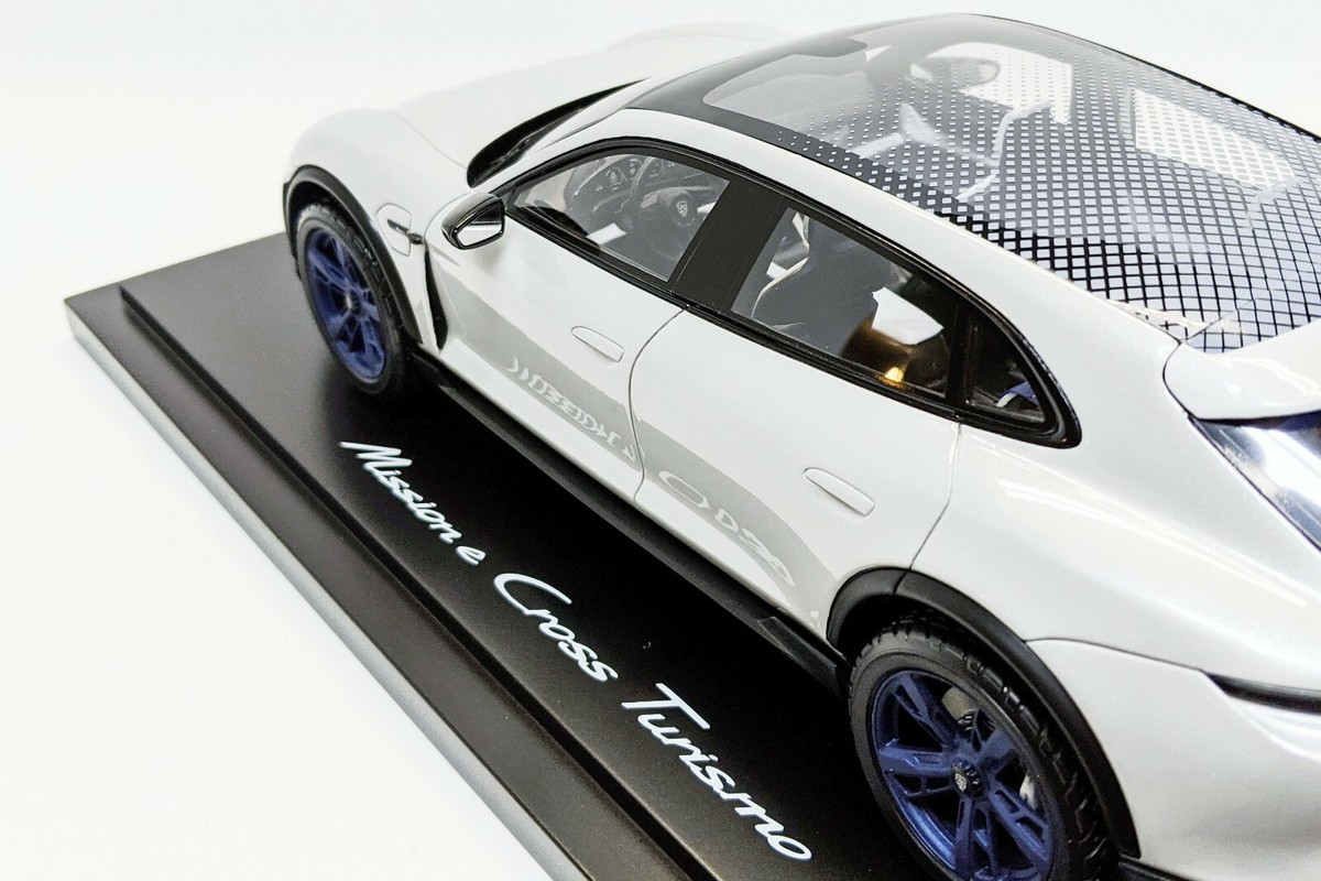 1/43 特注 ポルシェ Mission E Cross Turismo ポルシェ特注 Mission e Cross Turismo ミニカー 1/43 - メルカリ