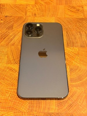 Apple iPhone 13 Pro Max - 256GB - Graphit gebraucht mit Folie