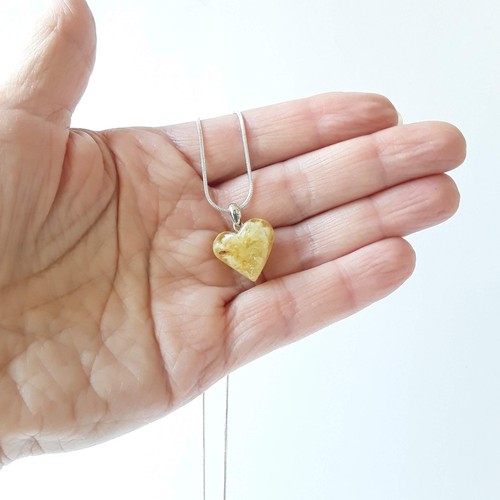 Baltic amber HEART pendant necklace, gemstone pendant on a silver color chain - Picture 8 of 13