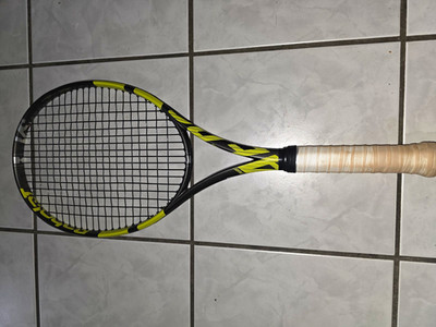 VB Babolat Pure Aero VS 2020 98 305g, neu besaitet und spielbereit.