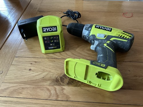 Ryobi 18V One Plus Akku Ladegerät mit EU Stecker & gebrauchter Bohrmaschine RCD1802