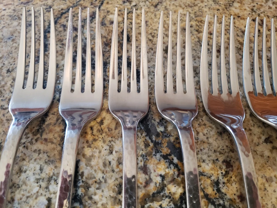 Juego de 12 tenedores de cena Ginkgo Lafayette martillados 18/0 acero inoxidable 360 Foto 2 de 4